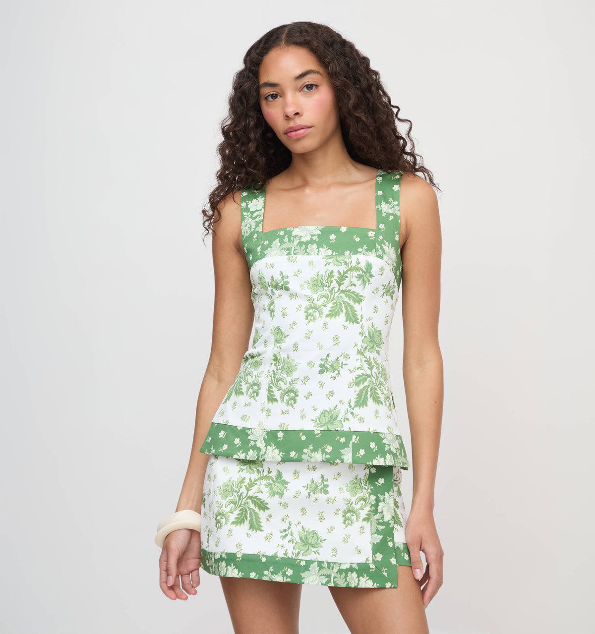 The Emma Top - White Delft Bouquet