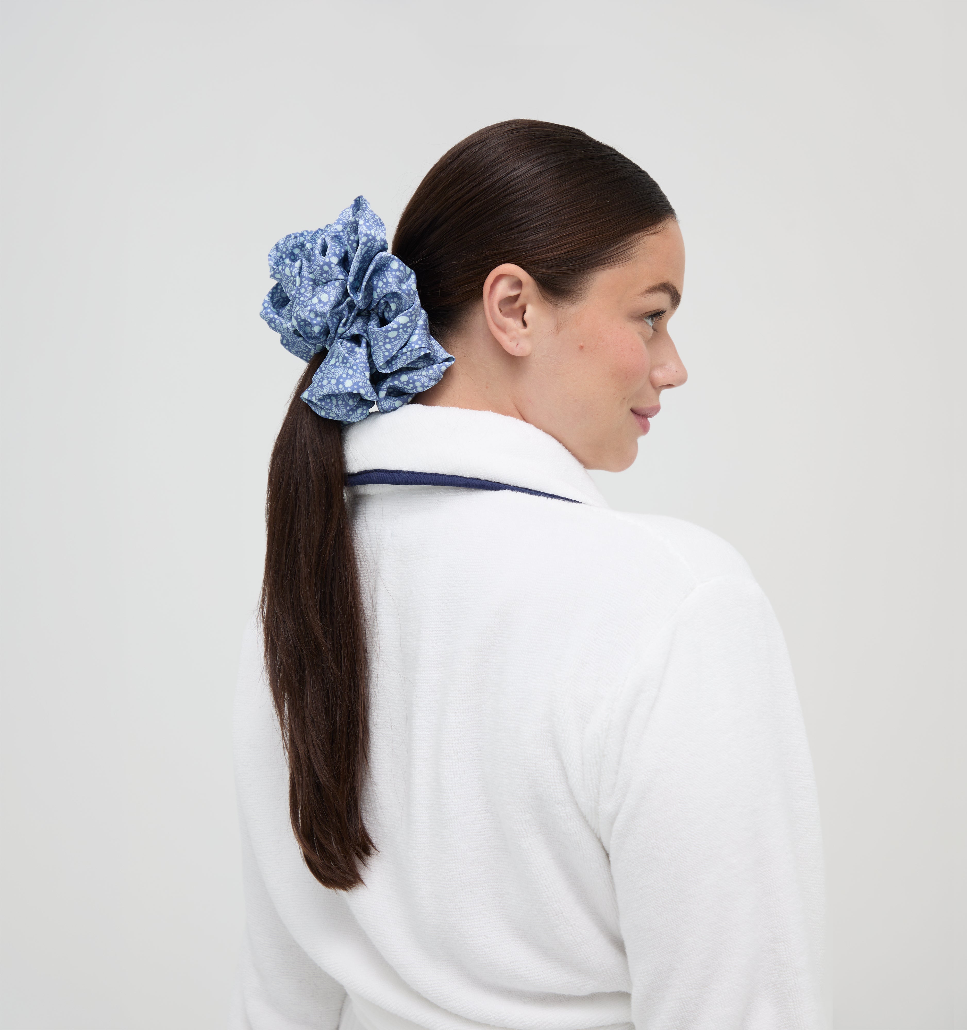 Hill House x Wet Brush XL Chiffon Scrunchie - Cornflower Ditsy Thistle